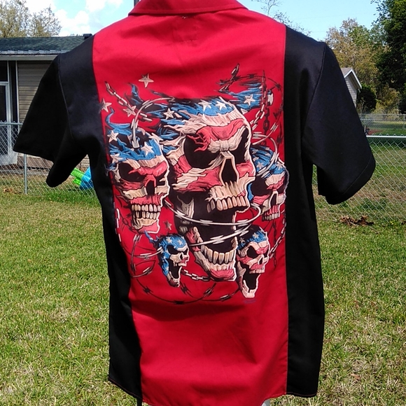 Men's Med Black & Red Button Shirt